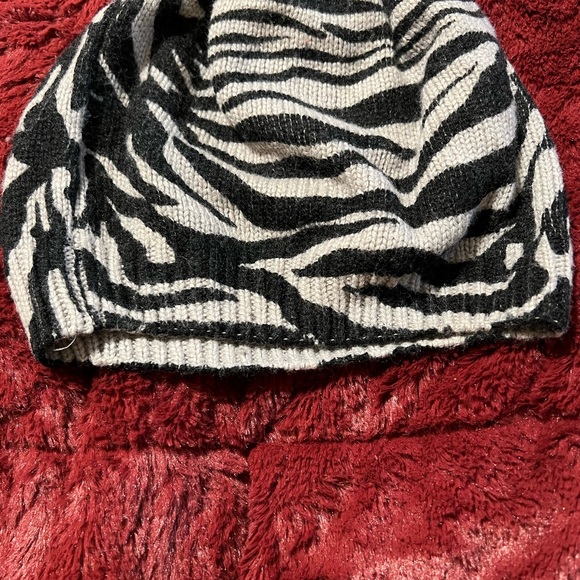 3 piece set with beret, infinity scarf and arm warmers, scarf - Picture 3 of 6